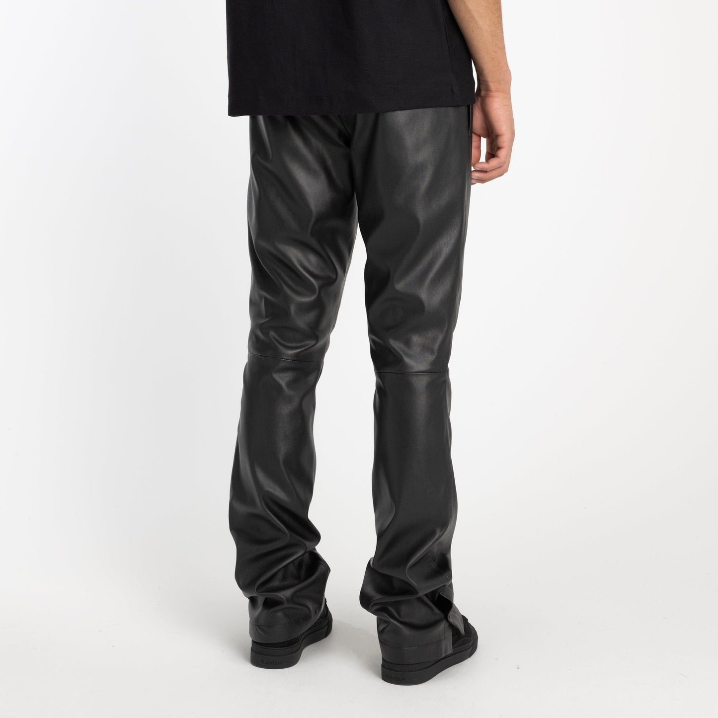 Flared Vegan Leather Pantalon in Black