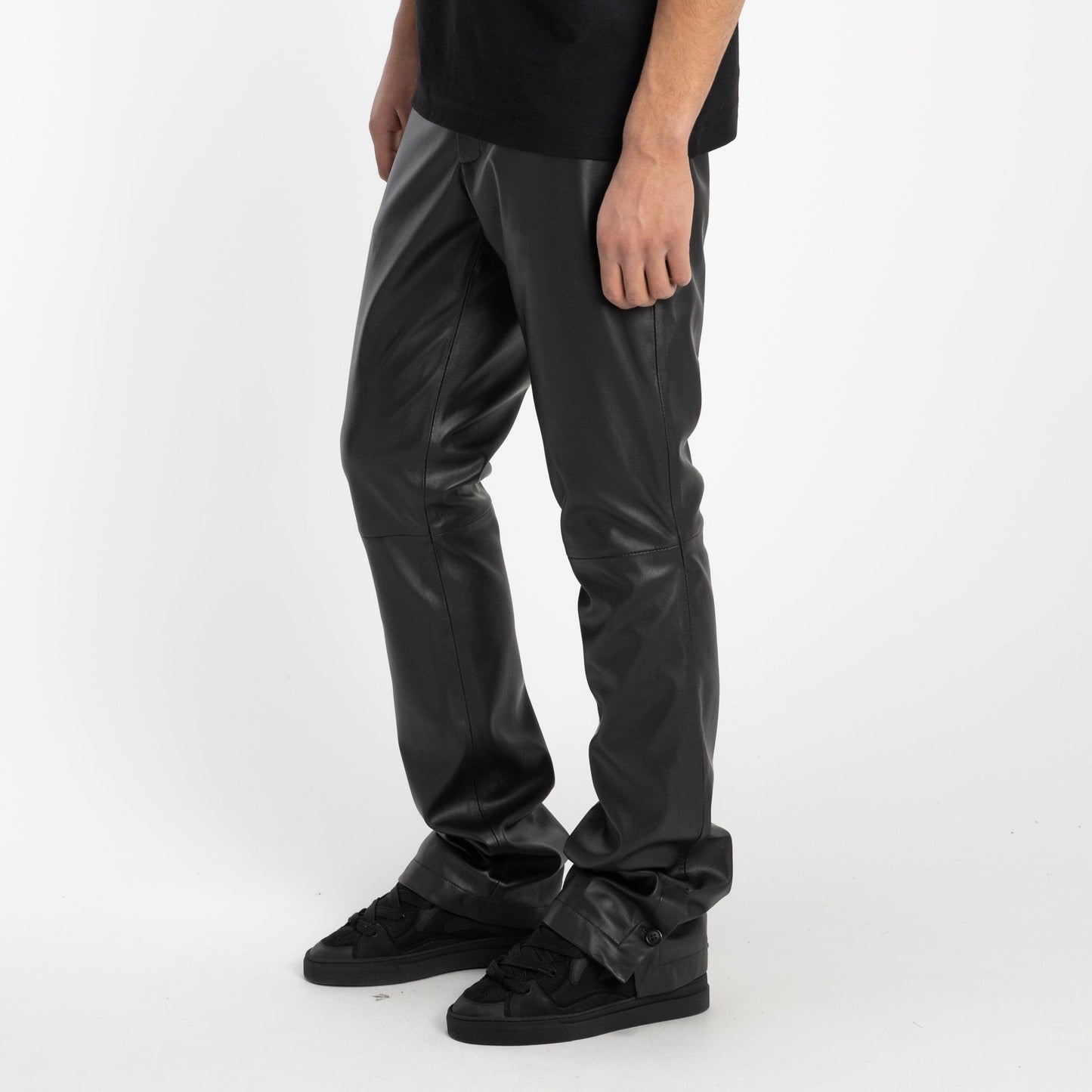 Flared Vegan Leather Pantalon in Black
