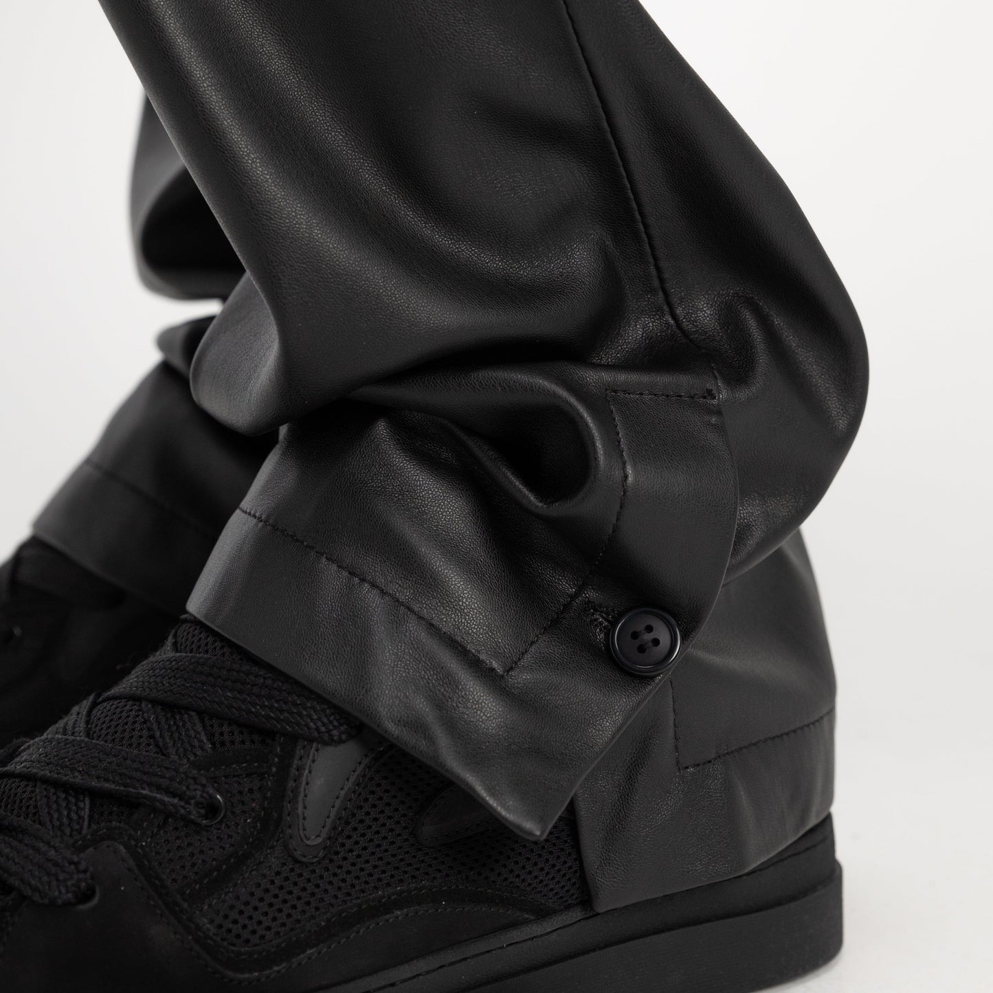 Flared Vegan Leather Pantalon in Black