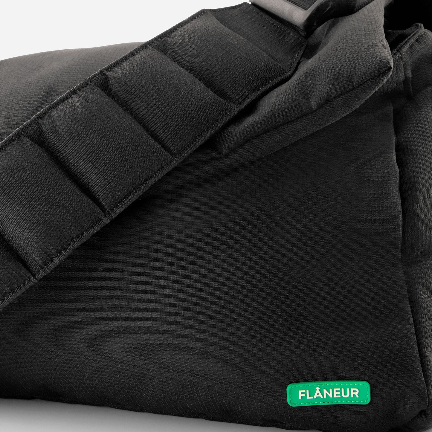 Badge Envelope Bag | Black