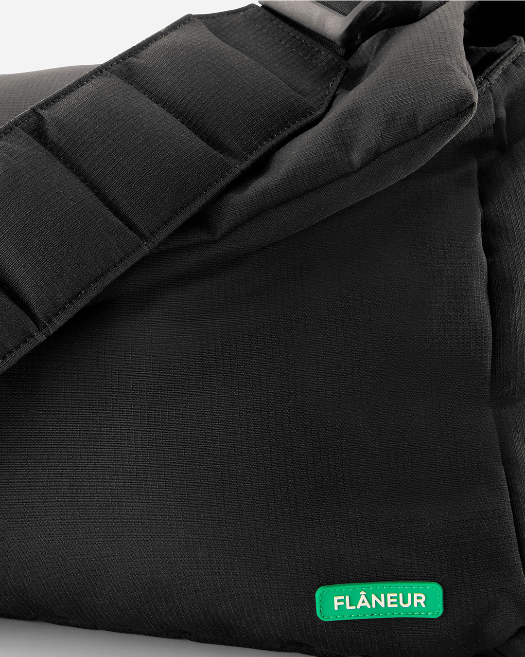 Badge Envelope Bag | Black