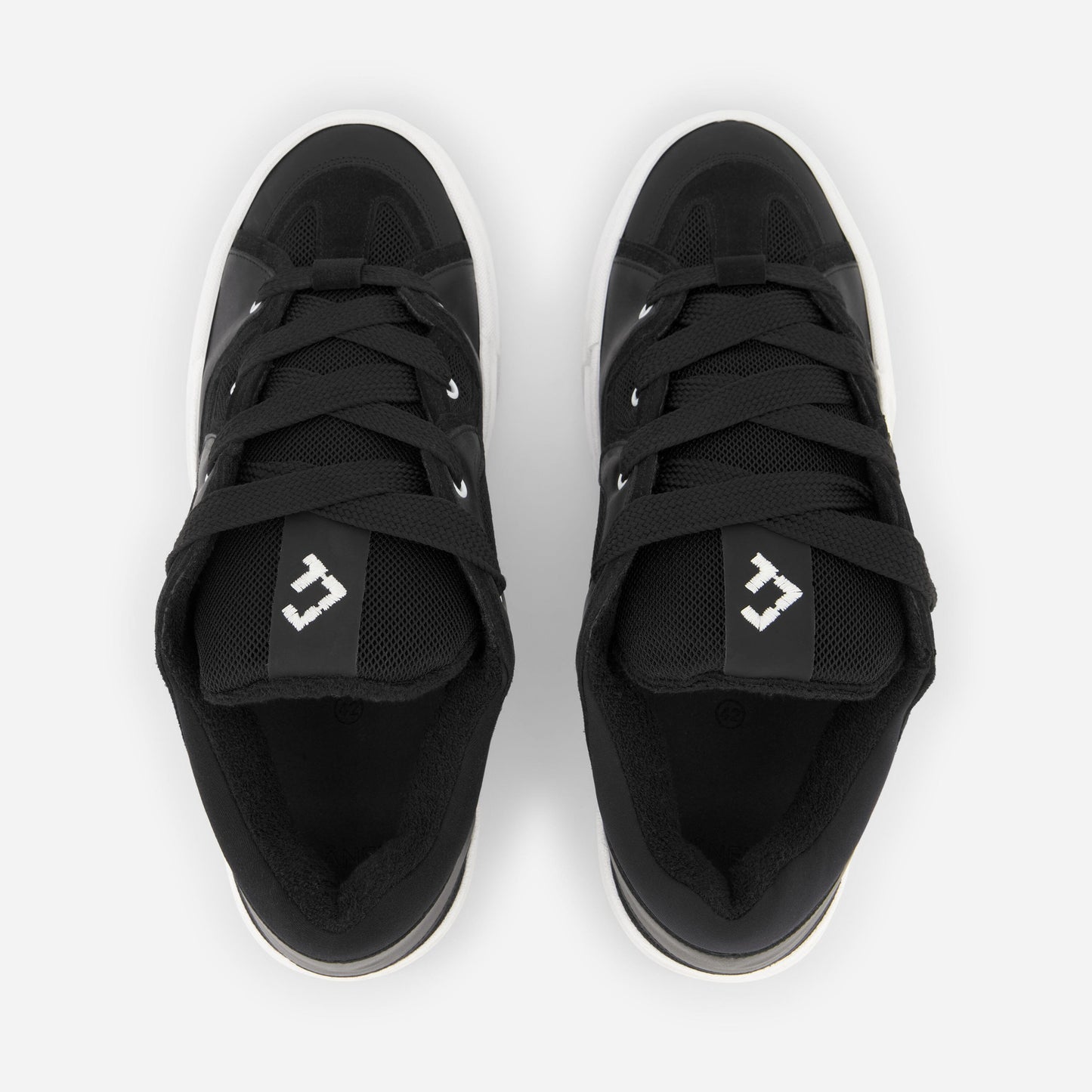 The Avenue Sneaker Black/White