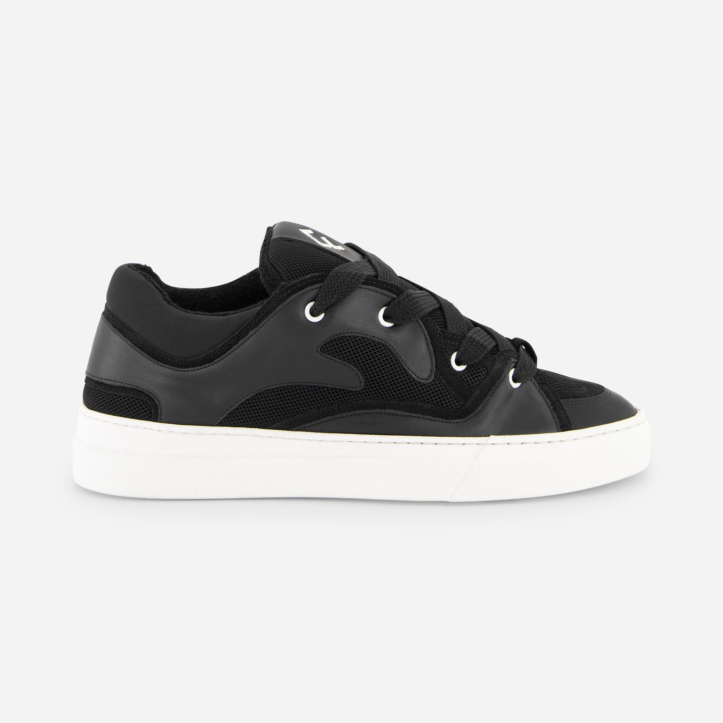 The Avenue Sneaker Black/White