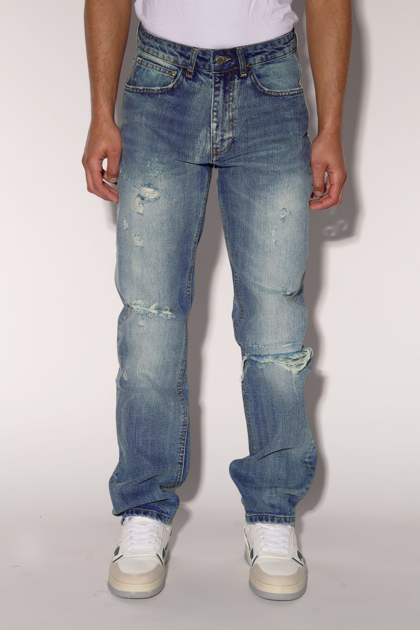 Distressed Straight Jeans in Blue Denim