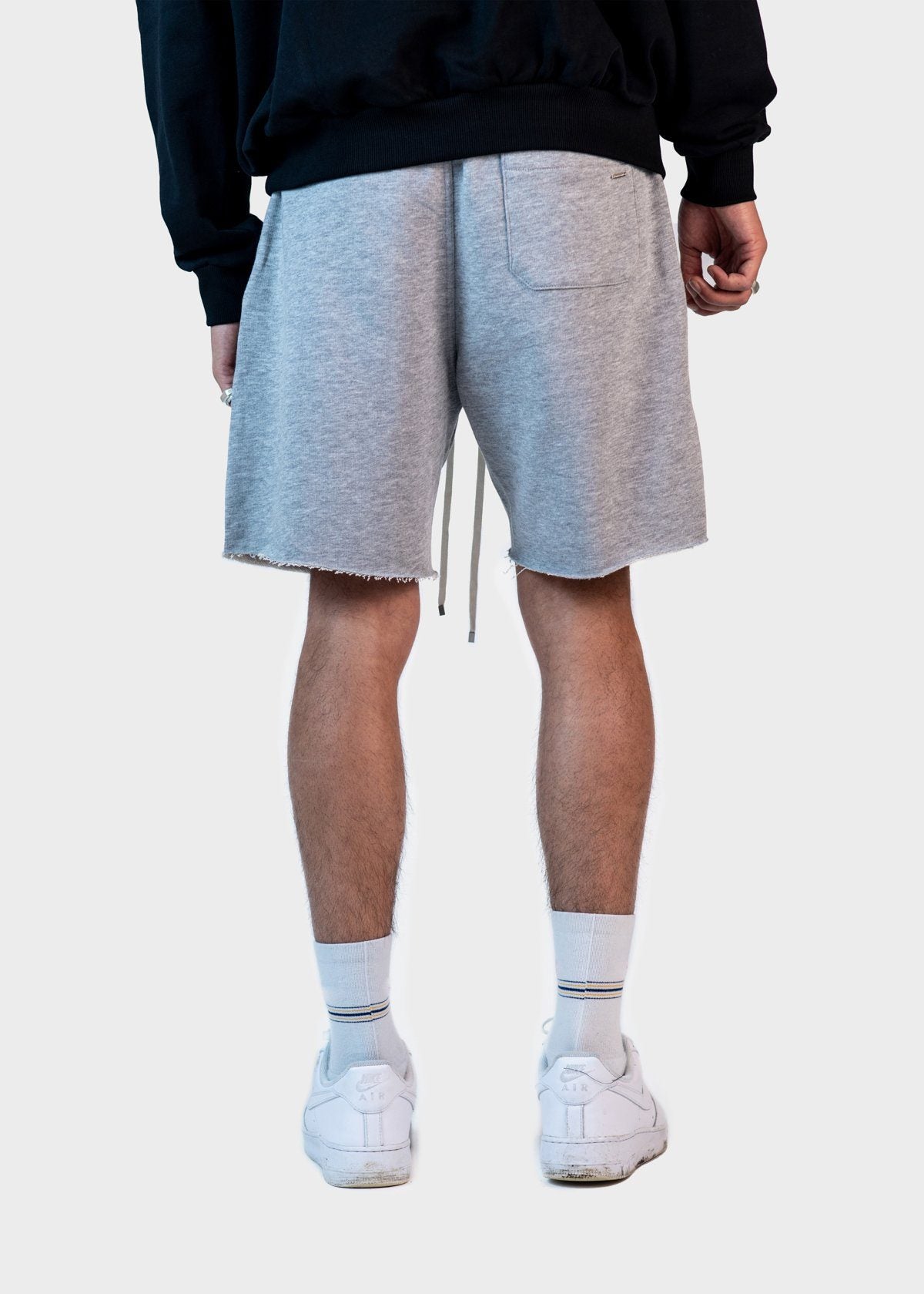 ESSENTIAL SHORTS GREY