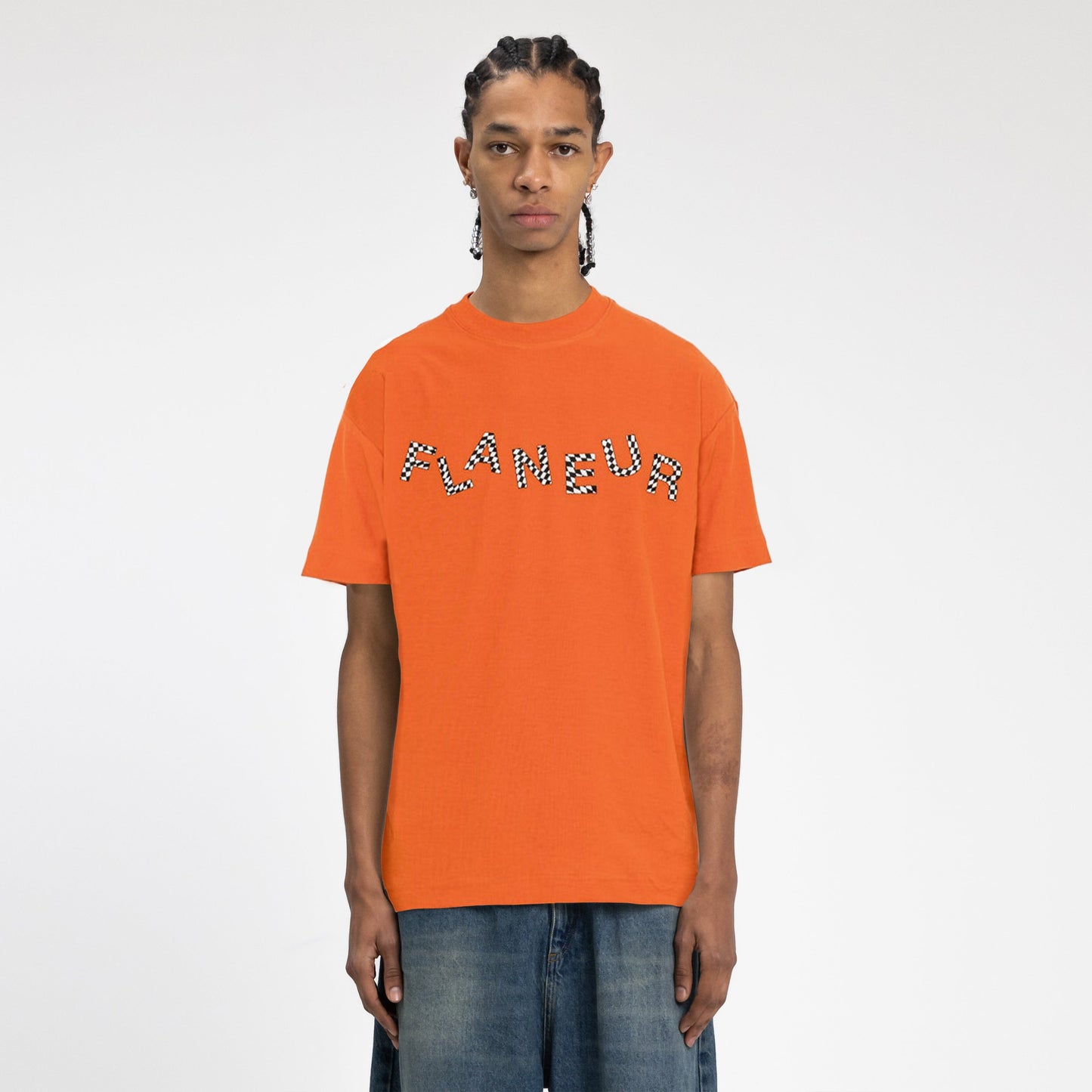 SHUFFLED LOGO T-SHIRT IN ORANGE